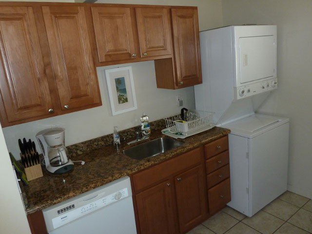 5-Kitchen-Laundry-Half-Moon-Bay-Corporate-Rental